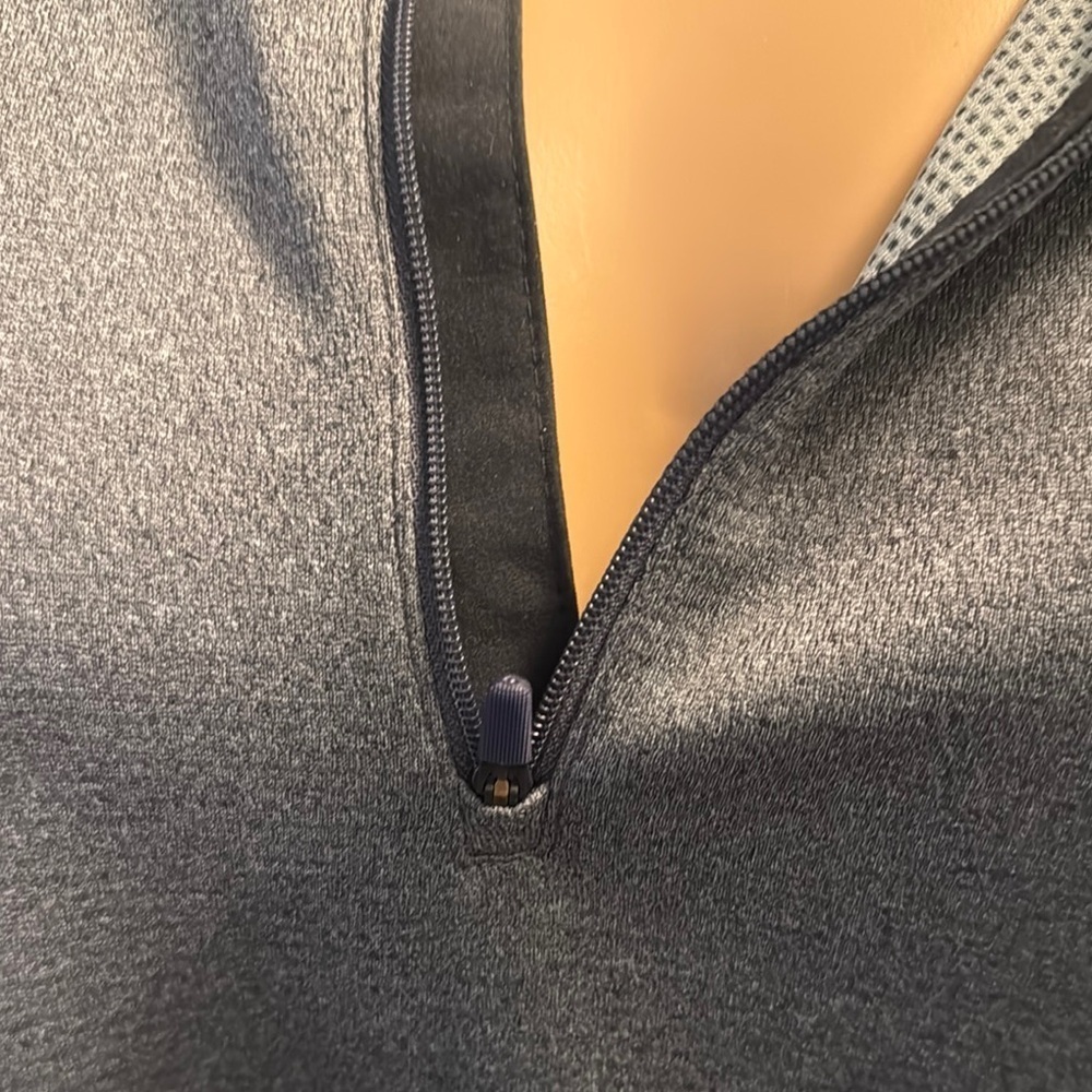 Men’s Nike Gray and Black Quarter-Zip Top - Picture 5 of 5